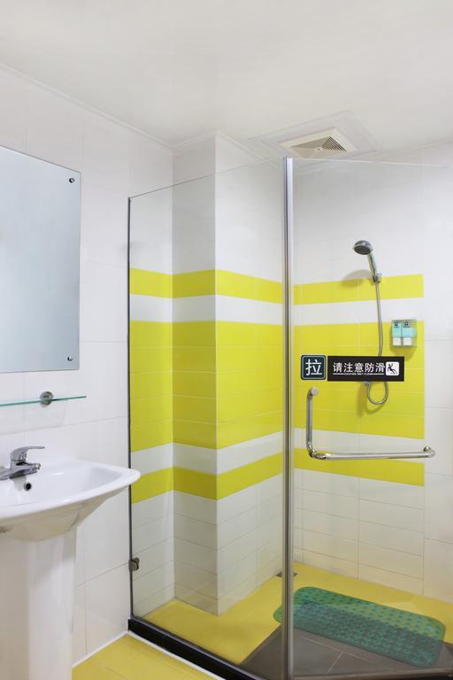 7Days Inn Shenzhen Shajing Shiming Square Room photo